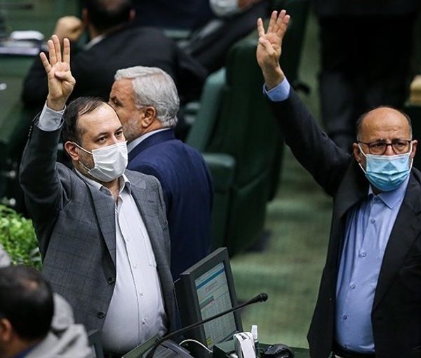 Lawmakers discussing Iran's budget in a session on January 9, 2022
