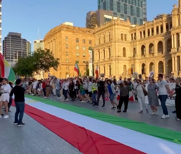 Australian-Iranians holding a rally in support of protests in Iran