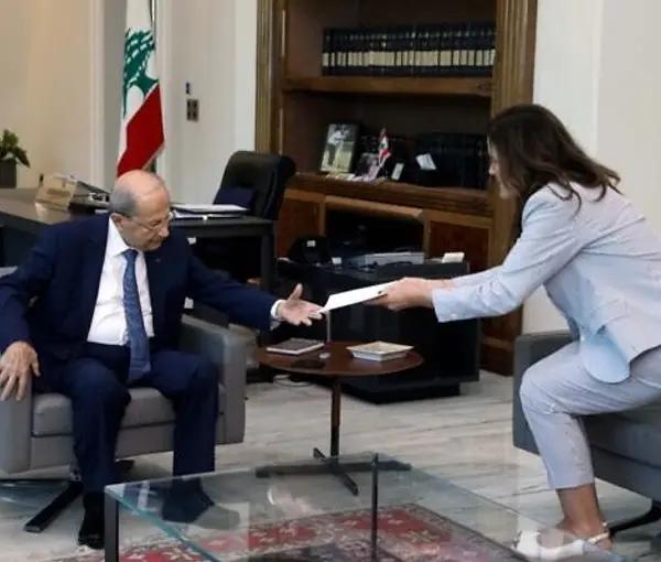 Lebanese President Michel Aoun (left) receives a proposal from US ambassador to Lebanon Dorothy Shea on October 1, 2022