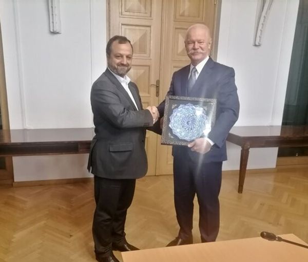 Khanduzi meeting with Hungary's minister of culture