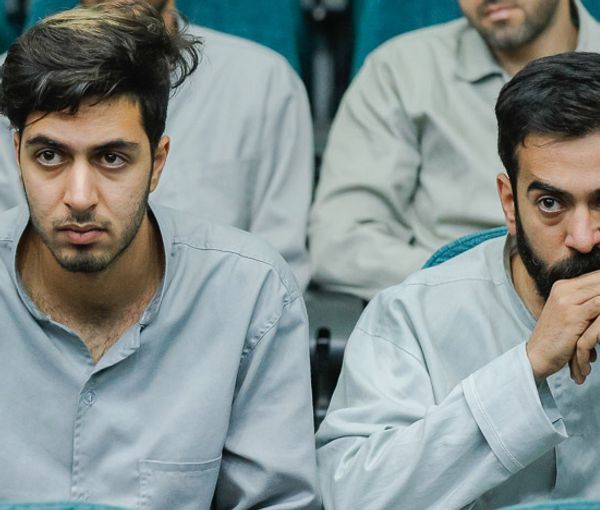 Mohammad Mehdi Karami (left), sentenced to death for the alleged murder of a pro-regime Basij member ()