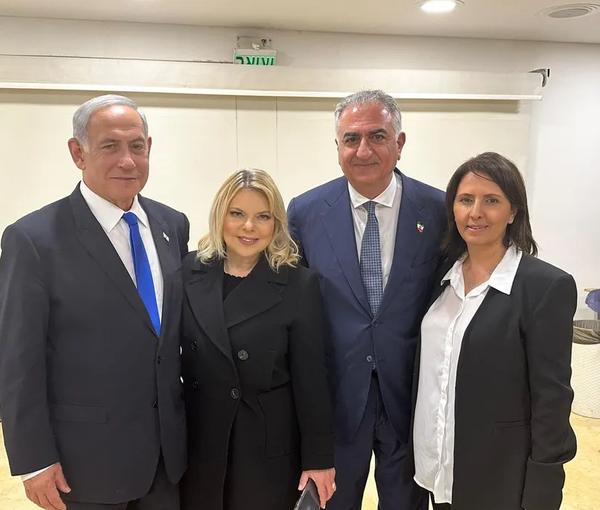 Israeli Prime Minister Benjamin Netanyahu (left), his wife Sarah (2nd left), Iran’s exiled prince Reza Pahlavi (3rd left), and Israeli Intelligence Minister Gila Gamliel (April 17, 2023)