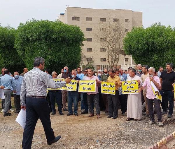 A group of Iranian pensioners during a protest  (June 6, 2022)