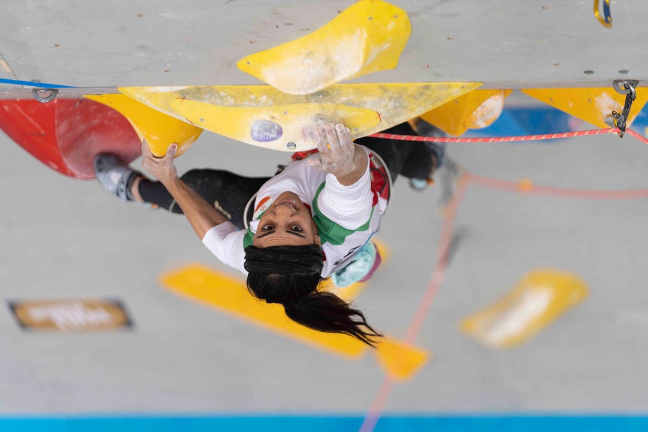 Iranian climber Elnaz Rekabi 