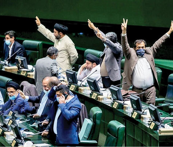 Lawmakers in the Iranian parliament (file photo)