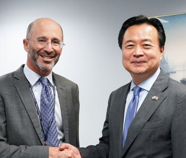 US Special Envoy for Iran Rob Malley with South Korean diplomat Cho Hyundong in Washington, September 16, 2022