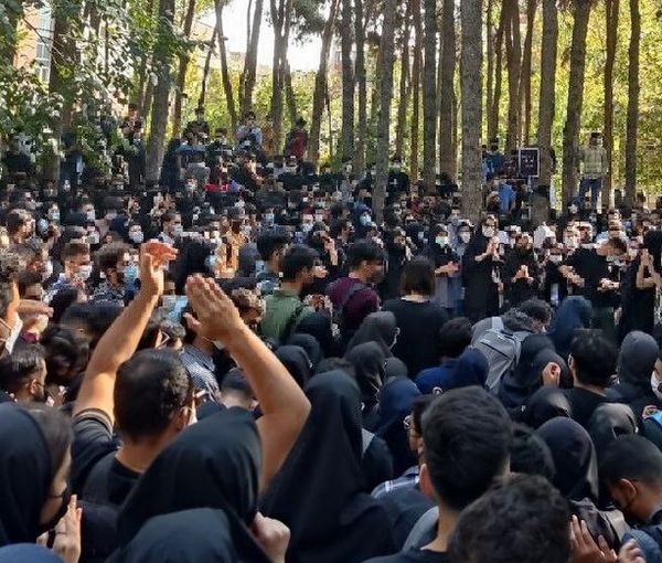 Students protesting in Tehran's Sciences University on October 25, 2022