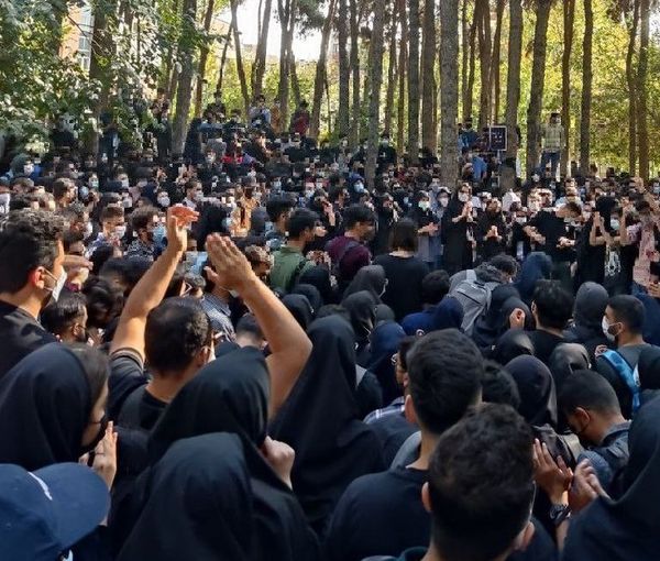 University students protesting in Tehran on Oct, 25, 2022