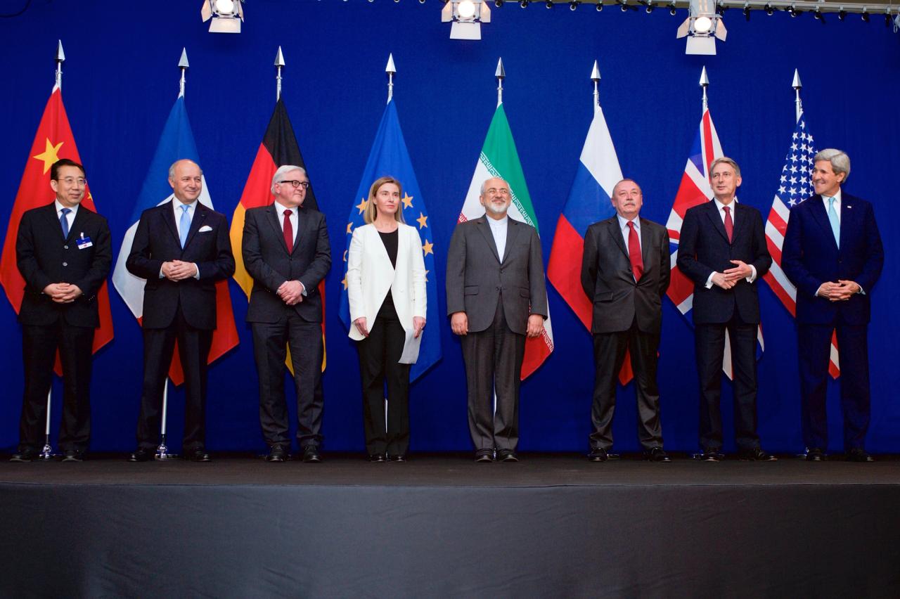 The ministers of foreign affairs of France, Germany, the European Union, Iran, the United Kingdom and the United States as well as Chinese and Russian diplomats announcing the framework for a comprehensive agreement on the Iranian nuclear program (Lausanne, April 2, 2015)