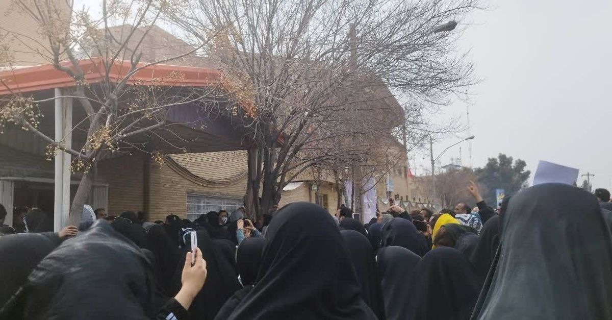 Hundreds Protest In Iran Over Mysterious School Poisonings