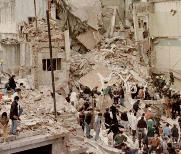 People gathered on the ruins of the Jewish center in Buenos Aires in 1994 Credit Alternative text Important for SEO and accessiblity. Add e-Card Author Type to search Published at 2022-07-19 17:29 Editorial Feedback در اینجا فیدبک خودتون رو بنویسید NLP Slug 202207194908 Connection lost. Reconnecting…