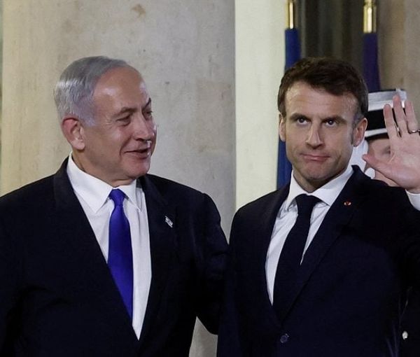 French President Emmanuel Macron welcomes Israeli Prime Minister Benjamin Netanyahu as he arrives for a dinner at the Elysee Palace, in Paris, France, February 2, 2023.