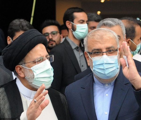 President Ebrahim Raisi (L) with oil minister Javad Owji on May 16, 2022