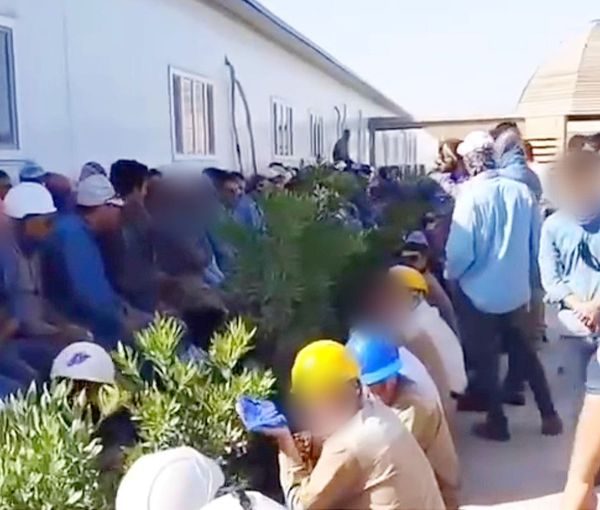A group of Iranian workers on strike on (April 2023)