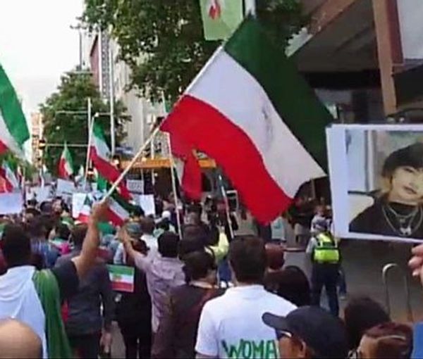Diaspora Iranians protesting with pre-revolution flags