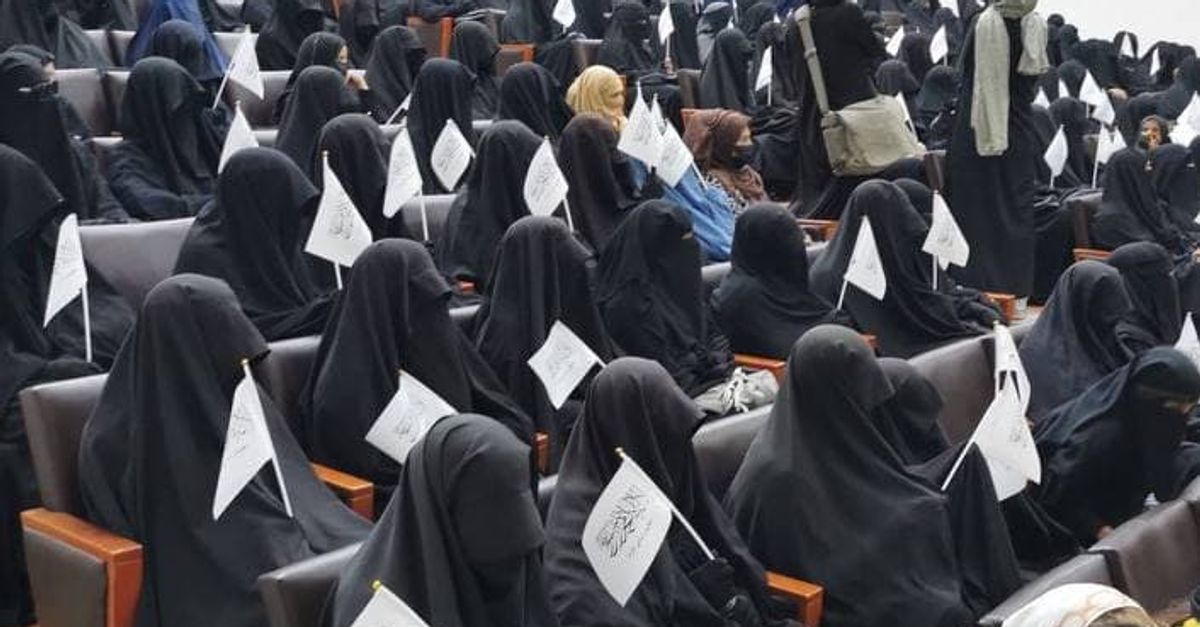 فشارها بر زنان بیشتر می‌شود؟؛ طالبان می‌گویند فرمان جدیدی در مورد حجاب نشر  خواهند کرد