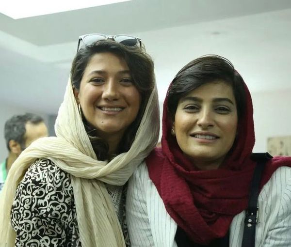 Elaheh Mohammadi (R) and Niloufar Hamedi, two reporters who were arrested for reporting Mahsa Amini's death