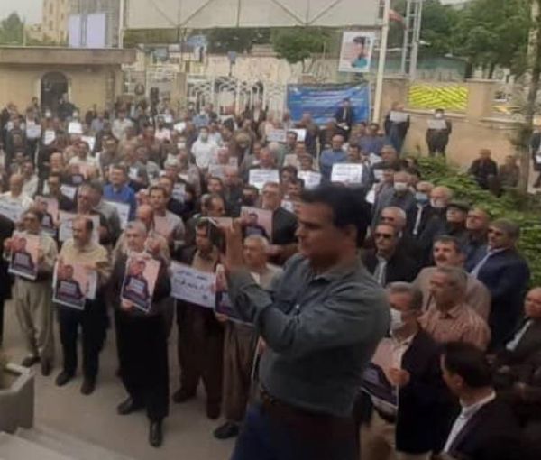 Iranian teachers protesting on Sunday, May 1, 2022