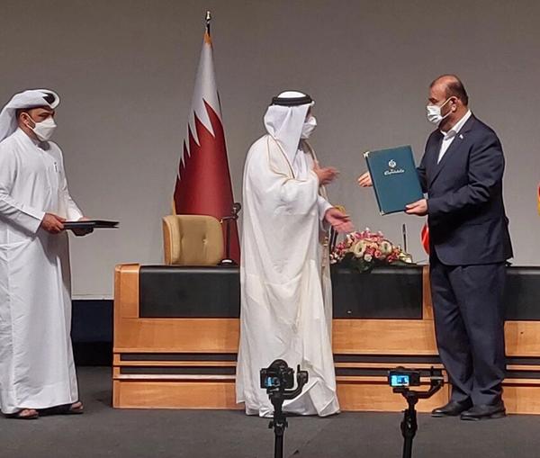 Iranian road minister Rostam Ghasemi and Qatari transport minister Jassim bin Saif Al-Sulaiti. April 11, 2022
