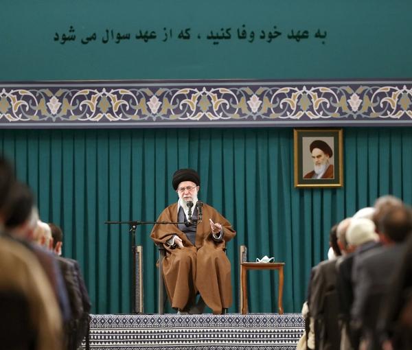 Supreme Leader Khamenei speaking to political elite on April 12, 2022