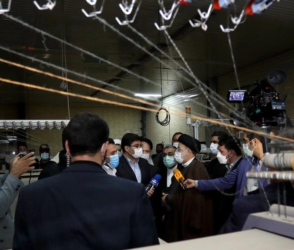 President Ebrahim Raisi visiting an idle textile factory in 2022