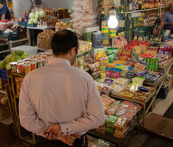 A man looking at the goods at Tehran’s bazaar  (file photo)