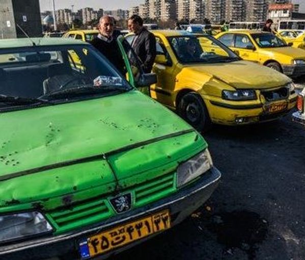 Worn-out cars being used as shuttle taxis in Tehran (file photo)
