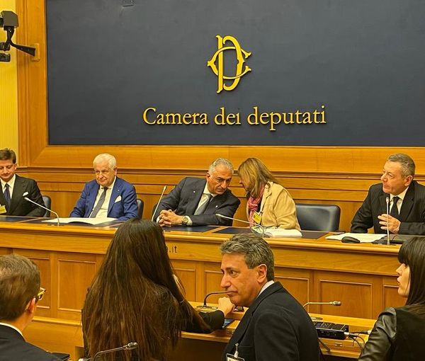 Iran’s exiled prince Reza Pahlavi (center) during a conference at the Italian Parliament on April 26, 2023