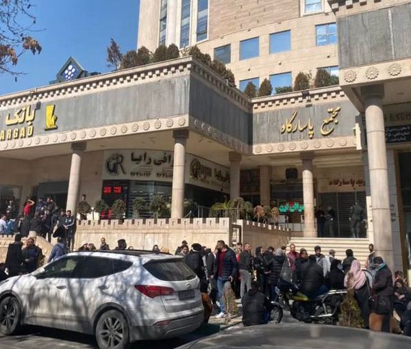 People lining up outside a bank in Tehran to buy US dollars. February 20, 2023