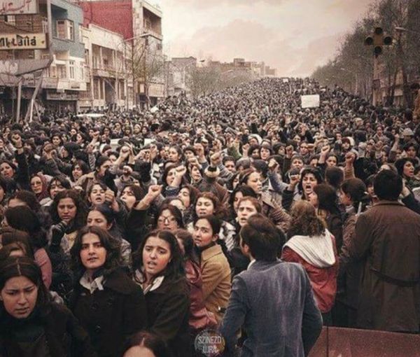 Women protesting against hijab in March 1979