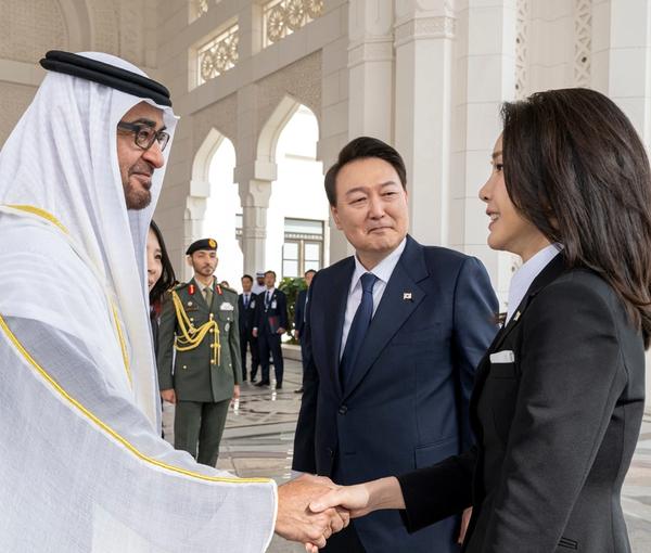 Sheikh Mohamed bin Zayed Al Nahyan, President of the UAE, receives Yoon Suk Yeol, President of South Korea and Kim Keon-hee, First Lady of South Korea, upon their arrival for a state visit reception in Abu Dhabi, United Arab Emirates, January 15, 2023.
