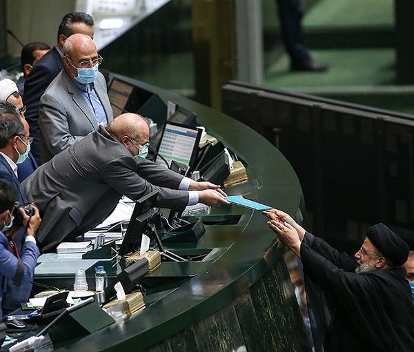 President Ebrahim Raisi submitting the administration’s draft of the national budget bill (March 2022) 