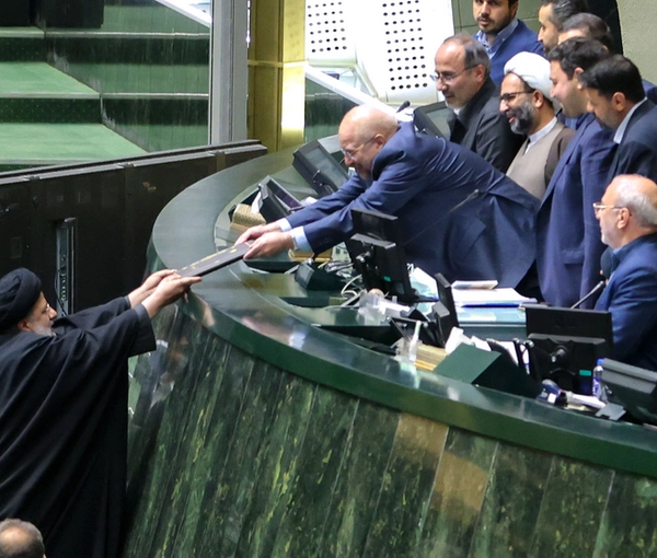 Iranian President Raisi submitting the state budget to the parliament (January 11, 2023)
