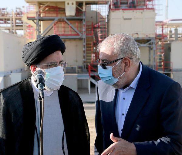 President Ebrahim Raisi and oil minister Javad Owji at an oil installation on March 31, 2022
