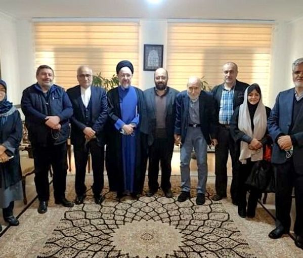Former president Mohammad Khatami and several other politicians from the reformist camp (December 2021)  