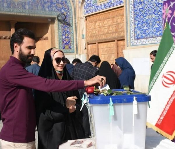 Iranians casting their votes at ballot boxes during the parliamentary elections in the city of Isfahan  (2019)