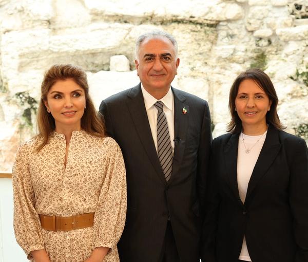 Yasmine Pahlavi (left), exiled Prince Reza Pahlavi (center) and Israeli Intelligence Minister Gila Gamliel (April 2023)