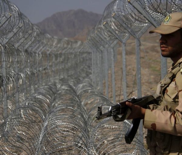 A serviceman standing guard at the Iran-Pakistan border  (file photo)