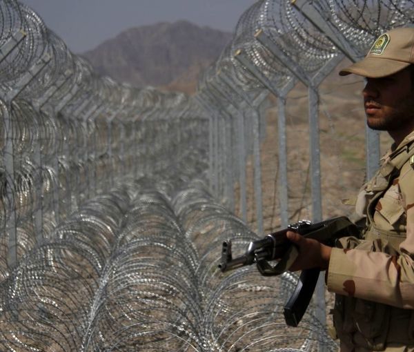 A serviceman standing guard at the Iran-Pakistan border (file photo)