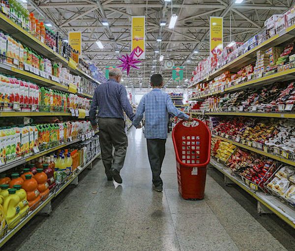 People shopping in an Iranian department store (file photo)