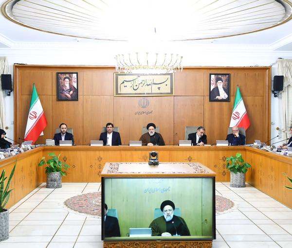 President Ebrahim Raisi (center) during a cabinet meeting on April 9, 2023 