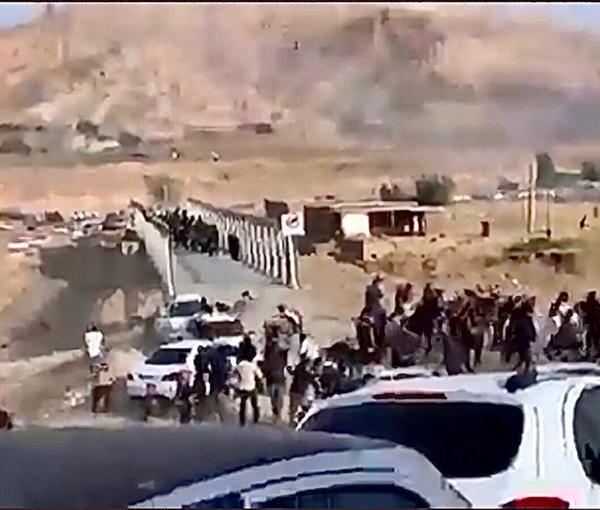 People in the Lorestan cemetery where security forces opened fire on October 27, 2022