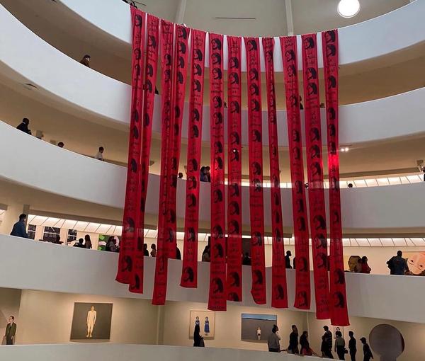 An artwork in support of Iranians' antigovernment protests at the Solomon R. Guggenheim Museum in New York City  (October 20, 2022)