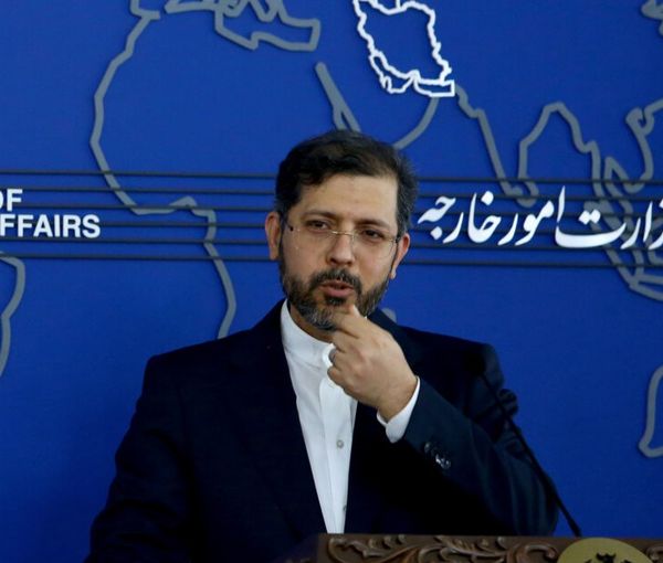 Saeed Khatibzadeh briefing reporters on December 27, 2021