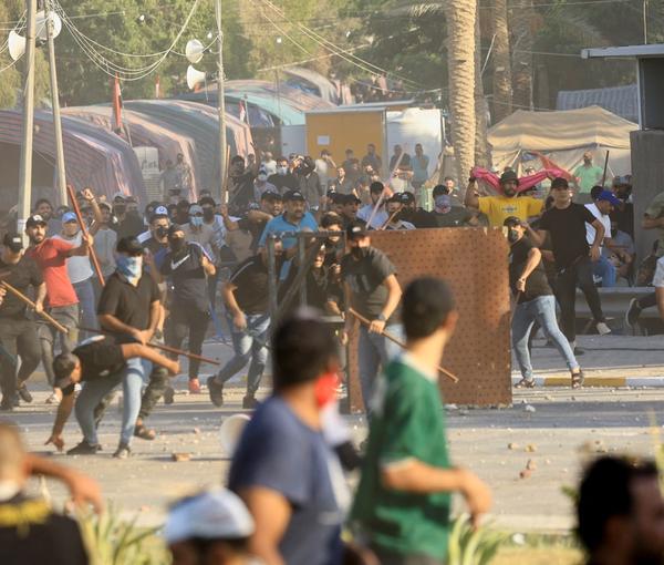 Supporters of Iraqi populist leader Moqtada al-Sadr clash with supporters of pro-Iran groups, August 29, 2022