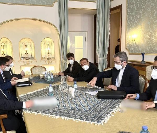 Ulyanov holding a meeting in Vienna with the Iranian delegation. February 13, 2022