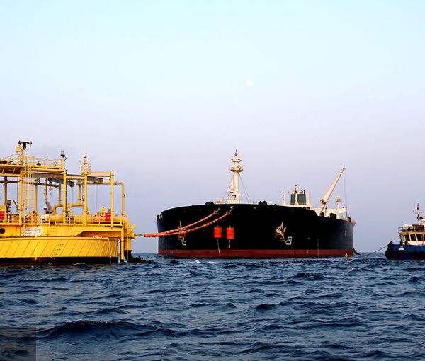 Iranian oil being loaded in the Persian Gulf on March 22, 2022