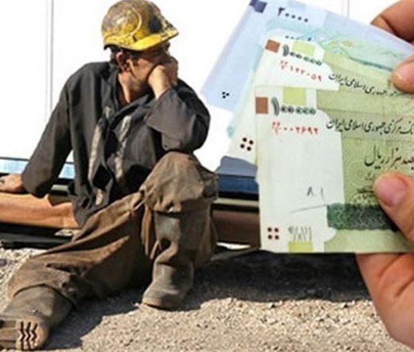 Iran-workers-rial-US-dollars (file photo)