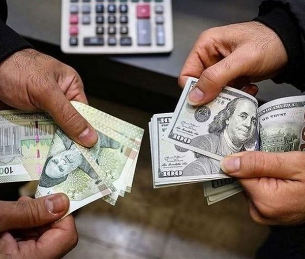 Photo showing Iranian currency and dollars (file photo)