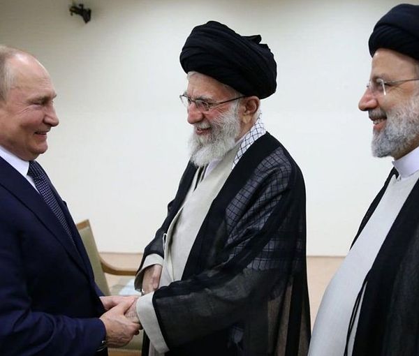 Russian President Vladimir Putin (left) Iran’s Supreme Leader Ali Khamenei (center) and President Ebrahim Raisi in Tehran on July 19, 2022